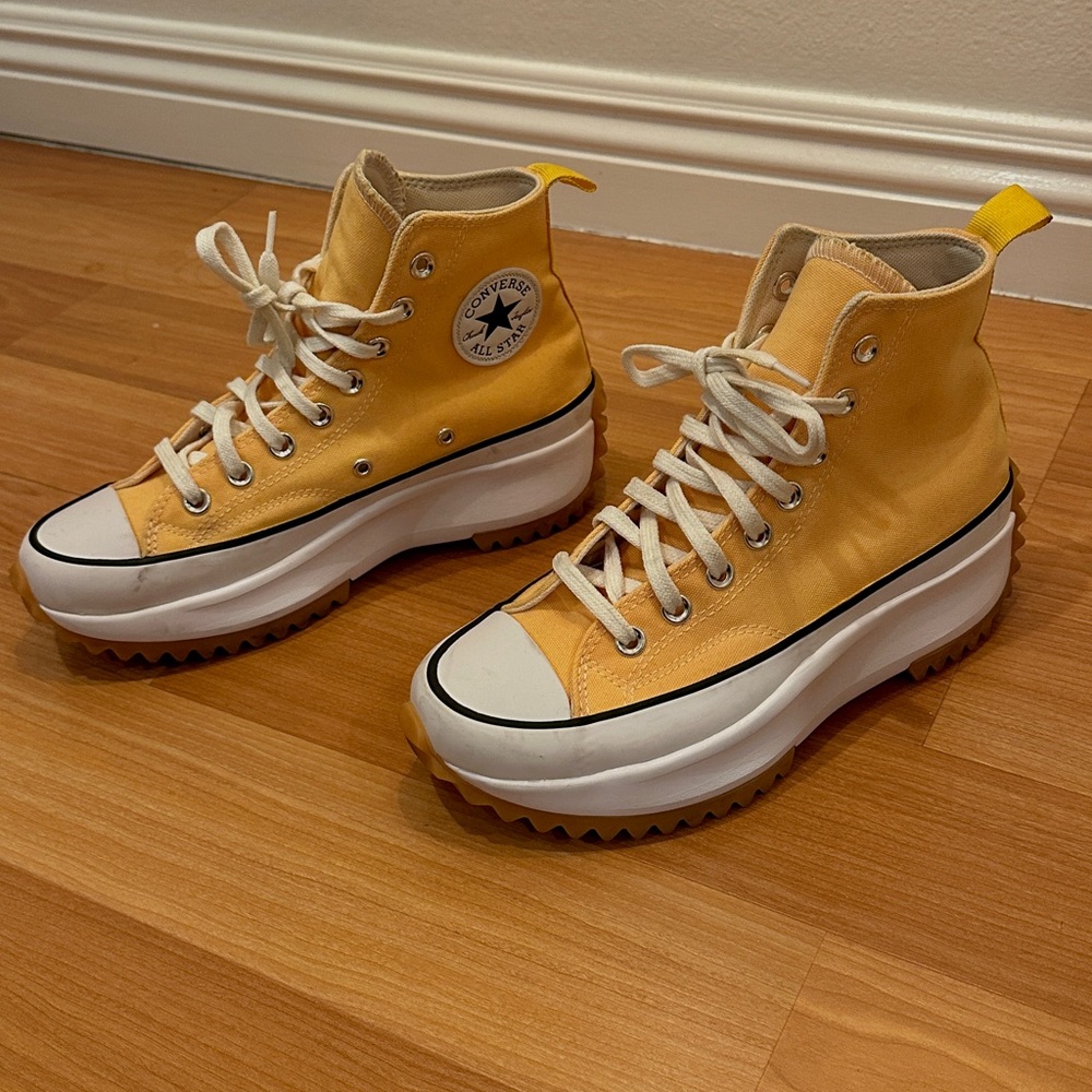 Yellow run star hike converse high tops